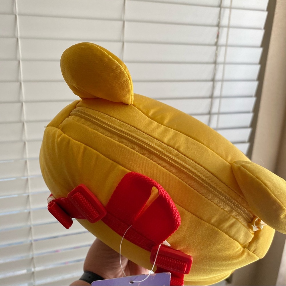 Winnie the Pooh plushie backpack - Picture 6 of 7